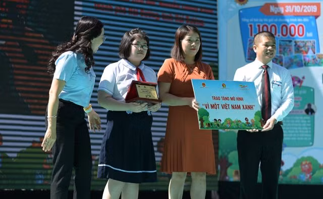 Giải đặc biệt sẽ được Ban tổ chức hiện thực hóa bức tranh của mình.