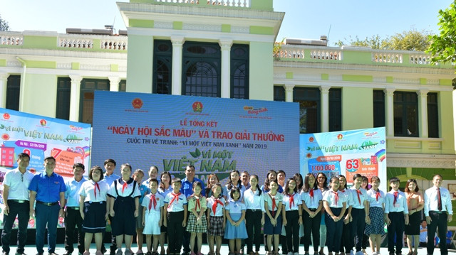 Các cá nhân và tập thể đạt giải trong cuộc thi.