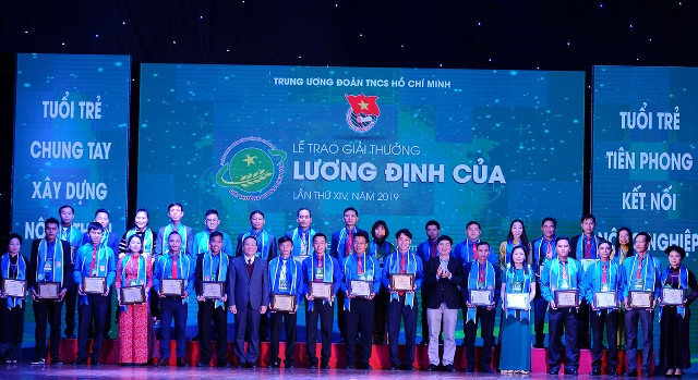 34 gương thanh niên được trao giải. 34 gương thanh niên được trao giải.