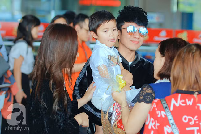 Ở nước ngoài lâu năm, lần hiếm hoi bà xã đại gia và con trai cùng Đan Trường xuất hiện tại Việt Nam nhưng bất ngờ nhất là phản ứng của cậu bé - Ảnh 5.