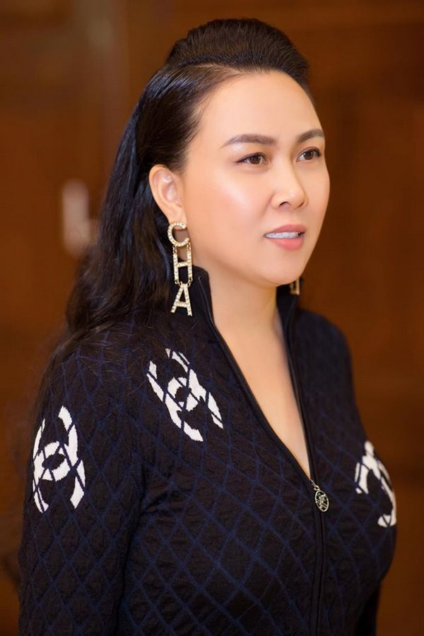 Quen soi phong cách kém sang, nhiều người quên mất dành lời khen cho ưu điểm này ở Phượng Chanel ảnh 6 quen soi phong cach kem sang, nhieu nguoi quen mat danh loi khen cho uu diem nay o phuong chanel - 8