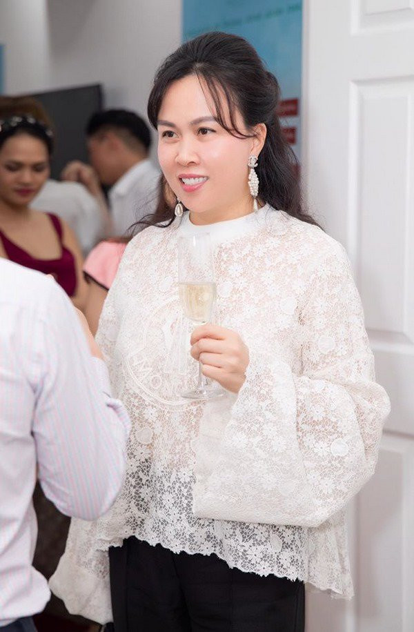 quen soi phong cach kem sang, nhieu nguoi quen mat danh loi khen cho uu diem nay o phuong chanel - 3