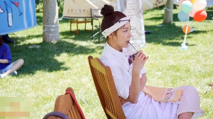 Mê mẩn khoảnh khắc chụp lén quá đỗi xinh đẹp của "Hoàng hậu Ki" Ha Ji Won ảnh 4