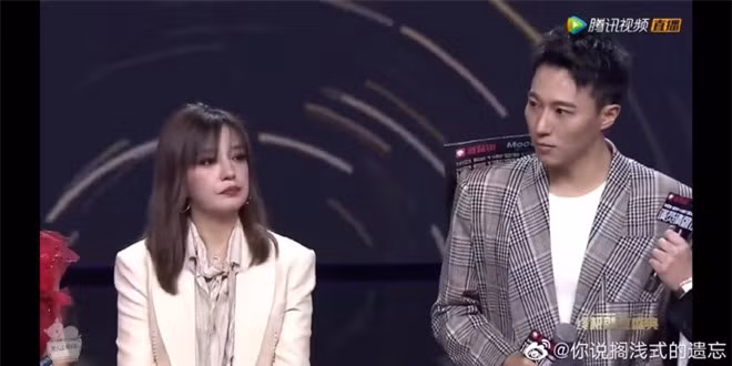 Nhan sắc thực sự của Triệu Vy được tiết lộ trên sóng truyền: Bọng mắt lớn, dấu hiệu lão hoá quá rõ ràng - Ảnh 3.