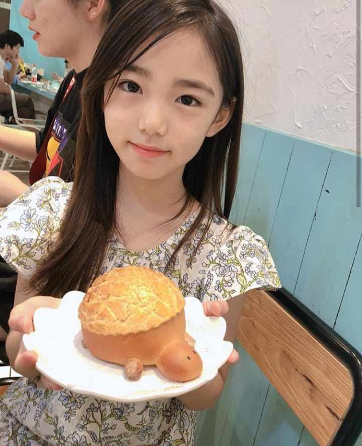 tieu my nhan 8 tuoi duoc nhieu ceo hua hen cho doi 10 nam - 11