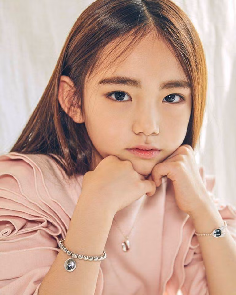 tieu my nhan 8 tuoi duoc nhieu ceo hua hen cho doi 10 nam - 1