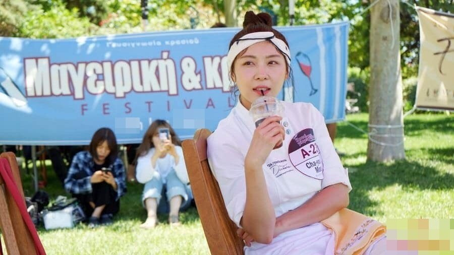 Mê mẩn khoảnh khắc chụp lén quá đỗi xinh đẹp của "Hoàng hậu Ki" Ha Ji Won ảnh 1 Mê mẩn khoảnh khắc chụp lén quá đỗi xinh đẹp của "Hoàng hậu Ki" Ha Ji Won ảnh 1