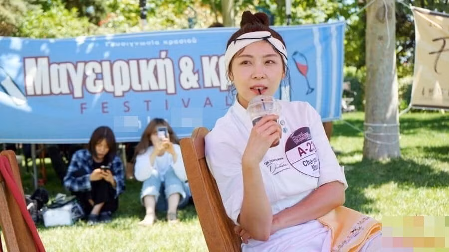 Mê mẩn khoảnh khắc chụp lén quá đỗi xinh đẹp của "Hoàng hậu Ki" Ha Ji Won ảnh 1