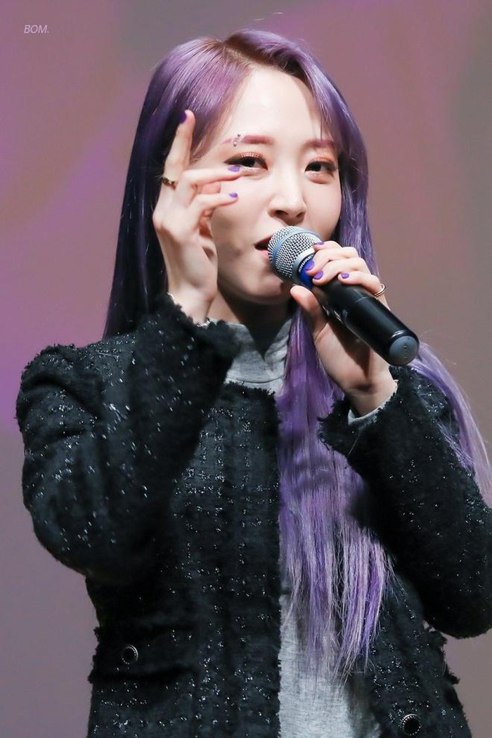 Nữ ca sĩ Hàn nổi tiếng trên mạng nhờ có cặp lông mày khác lạ ảnh 4