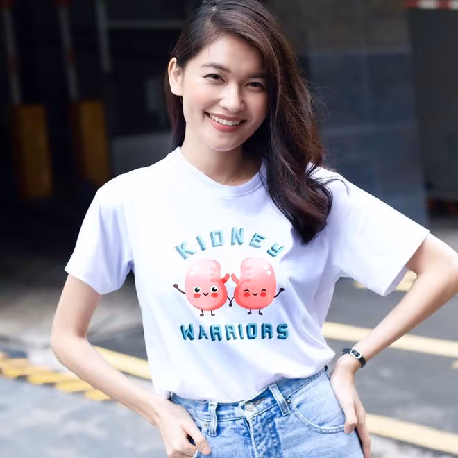 A hau Thuy Dung lan dau khoe anh can mat ban trai hinh anh 2 