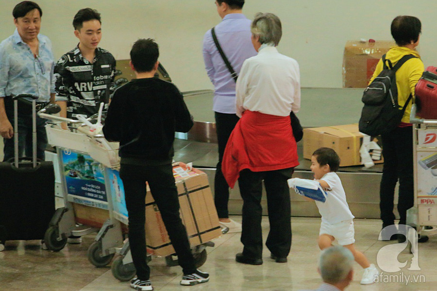 Lần hiếm hoi Đan Trường cùng vợ đại gia và con trai xuất hiện tại Việt Nam ảnh 5 Lần hiếm hoi Đan Trường cùng vợ đại gia và con trai xuất hiện tại Việt Nam ảnh 5