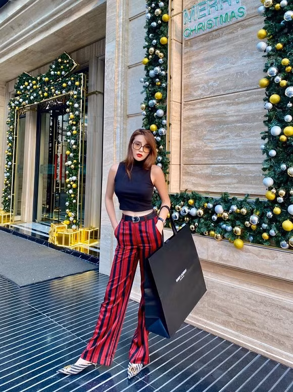 hoa-hau-ky-duyen-dang-khoe-dang-nhin-lai-trong-guong-ma-het-hon-a58abf