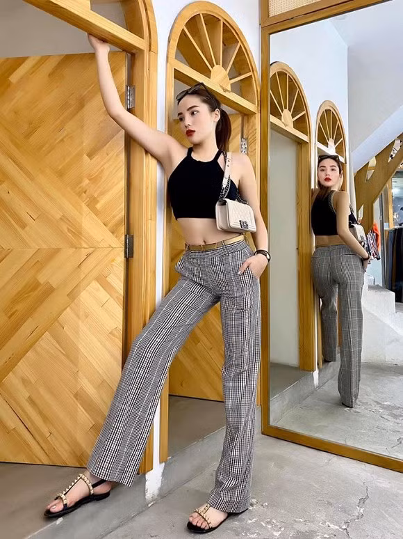 Nhìn ảnh phản chiếu trong gương của Kỳ Duyên, nhiều fan hú hồn.