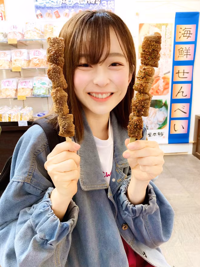  Uống nhiều trà sữa, ăn vặt không biết có giúp cô nàng cao lên được không