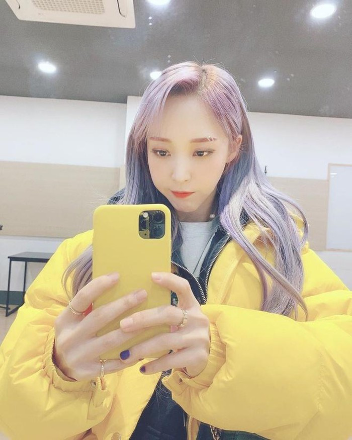 Nữ ca sĩ Hàn nổi tiếng trên mạng nhờ có cặp lông mày khác lạ ảnh 3