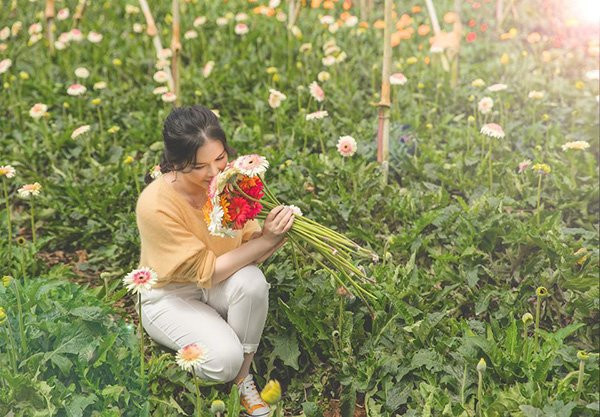 Lý Nhã Kỳ “thả thính” bằng loạt ảnh xinh đẹp như công chúa ảnh 5 roi-xa-showbiz-ly-nha-ky-ngay-cang-tre-trung-xinh-dep-khong-khac-gi-thieu-nu-79382692_1017993945202094_4499289670638632960_o-1576592880-830-width600height417