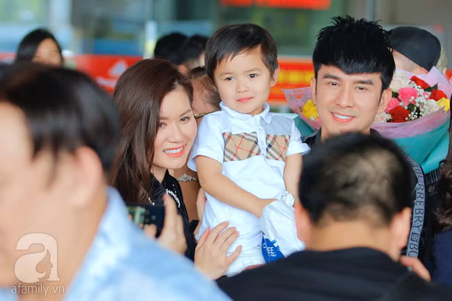 Gia đình Đan Trường về Việt Nam.