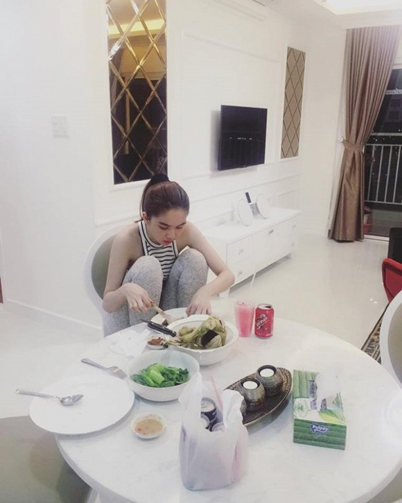 Ngọc Trinh ở nhà và dự sự kiện 2 Ngọc Trinh, thời trang Ngọc Trinh, sao việt