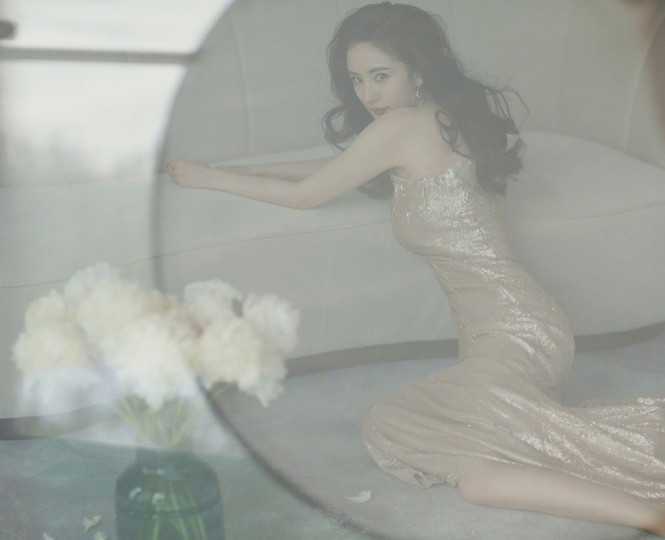 Dương Mịch khoe dáng cực phẩm, ảnh hậu trường chưa chỉnh sửa đẹp xuất sắc ảnh 3 Dương Mịch khoe dáng cực phẩm, ảnh hậu trường chưa chỉnh sửa đẹp xuất sắc - ảnh 4