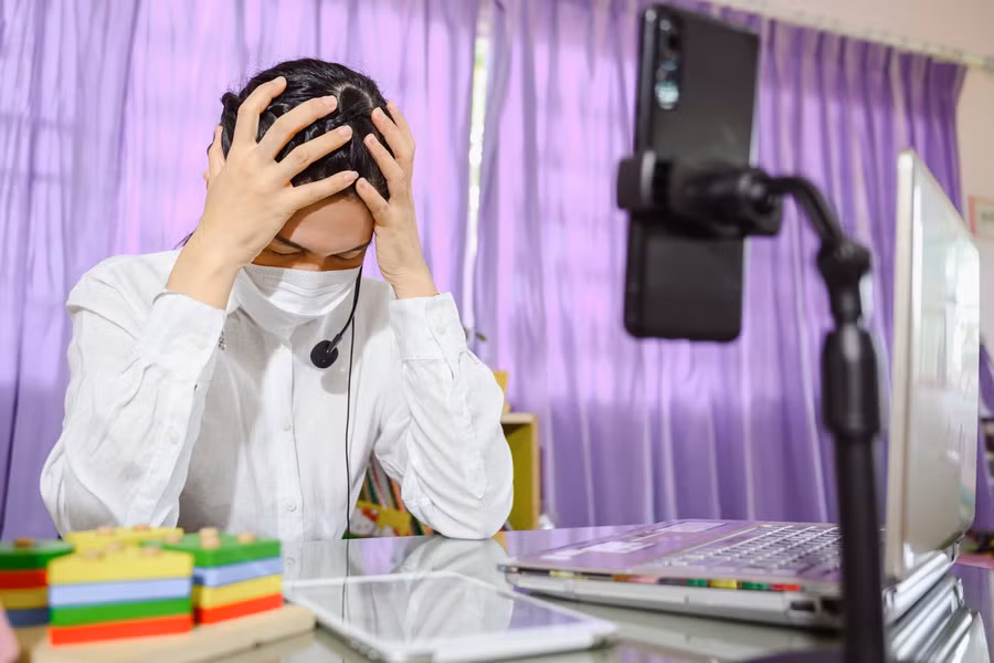 Giáo dục trực tuyến - nỗi đau của người làm công tác giáo dục