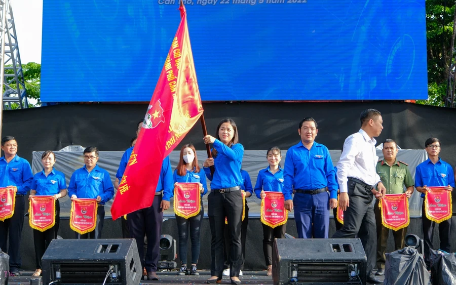 Thành Đoàn Cần Thơ ra quân chiến dịch thanh niên tình nguyện hè.