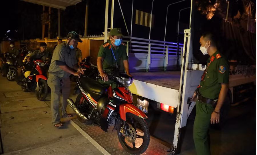 Phương tiện, tang vật được đưa về cơ quan Công an để tiếp tục điều tra làm rõ (CATPCT CC)