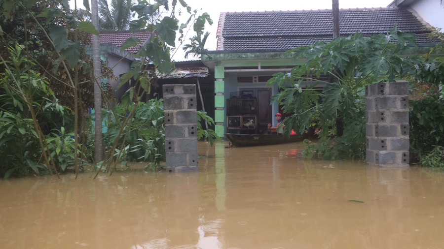Khu dân cư Mân Quang (Khu tái định cư Bá Tùng mở rộng, phường Hòa Quý, quận Ngũ Hành Sơn, Đà Nẵng) chìm sâu trong nước lũ.