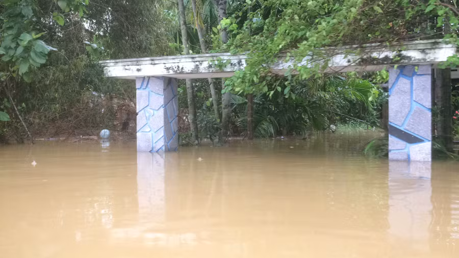 Người dân vùng lũ đang rơi vào cuộc sống khó khăn.