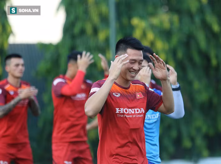 HLV Park Hang-seo tất bật khi trực tiếp chỉ đạo gần 60 cầu thủ ở cả ĐTQG lẫn U22 - Ảnh 11. HLV Park Hang-seo tất bật khi trực tiếp chỉ đạo gần 60 cầu thủ ở cả ĐTQG lẫn U22 - Ảnh 11.