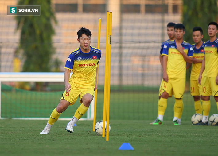 HLV Park Hang-seo tất bật khi trực tiếp chỉ đạo gần 60 cầu thủ ở cả ĐTQG lẫn U22 - Ảnh 6. HLV Park Hang-seo tất bật khi trực tiếp chỉ đạo gần 60 cầu thủ ở cả ĐTQG lẫn U22 - Ảnh 6.