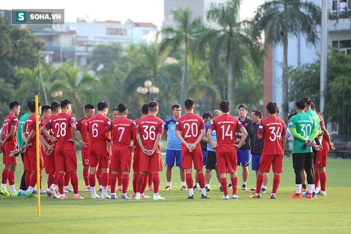 HLV Park Hang-seo tất bật khi trực tiếp chỉ đạo gần 60 cầu thủ ở cả ĐTQG lẫn U22 - Ảnh 10. HLV Park Hang-seo tất bật khi trực tiếp chỉ đạo gần 60 cầu thủ ở cả ĐTQG lẫn U22 - Ảnh 10.