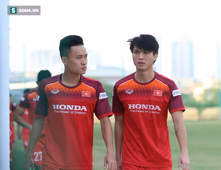 HLV Park Hang-seo tất bật khi trực tiếp chỉ đạo gần 60 cầu thủ ở cả ĐTQG lẫn U22 - Ảnh 12. HLV Park Hang-seo tất bật khi trực tiếp chỉ đạo gần 60 cầu thủ ở cả ĐTQG lẫn U22 - Ảnh 12.