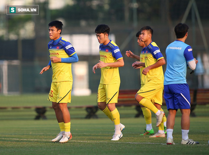 HLV Park Hang-seo tất bật khi trực tiếp chỉ đạo gần 60 cầu thủ ở cả ĐTQG lẫn U22 - Ảnh 2. HLV Park Hang-seo tất bật khi trực tiếp chỉ đạo gần 60 cầu thủ ở cả ĐTQG lẫn U22 - Ảnh 2.