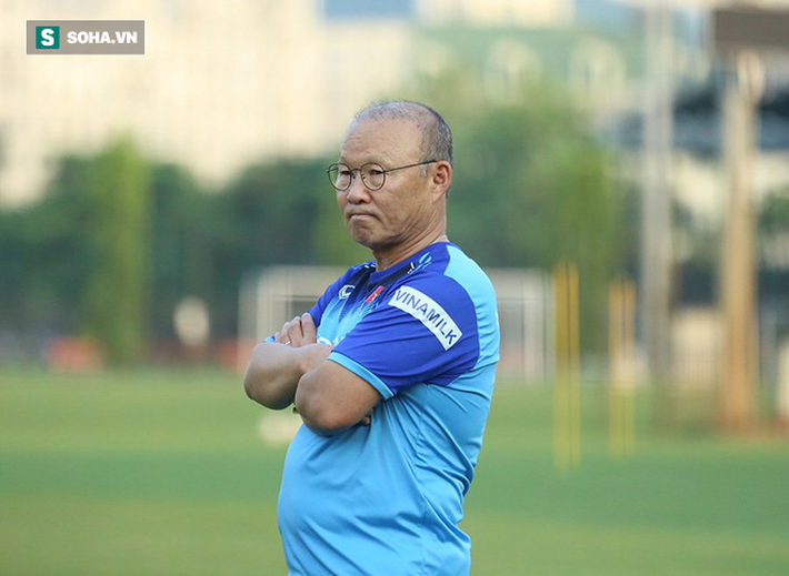 HLV Park Hang-seo tất bật khi trực tiếp chỉ đạo gần 60 cầu thủ ở cả ĐTQG lẫn U22 - Ảnh 9. HLV Park Hang-seo tất bật khi trực tiếp chỉ đạo gần 60 cầu thủ ở cả ĐTQG lẫn U22 - Ảnh 9.