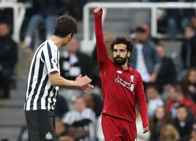 Pha lập công này cũng giúp Salah gia tăng khoảng cách với Sergio Aguero của Man City và người đồng đội Sadio Mane lên thành 2 bàn. Đây cũng là bàn thắng thứ 100 của Salah tại những giải đấu VĐQG ở châu Âu. Trong đó, có 56 bàn được ghi tại Premier Leauge, 35 bàn tại Serie A và 9 bàn tại giải VĐQG Thụy Sĩ. Pha lập công này cũng giúp Salah gia tăng khoảng cách với Sergio Aguero của Man City và người đồng đội Sadio Mane lên thành 2 bàn. Đây cũng là bàn thắng thứ 100 của Salah tại những giải đấu VĐQG ở châu Âu. Trong đó, có 56 bàn được ghi tại Premier Leauge, 35 bàn tại Serie A và 9 bàn tại giải VĐQG Thụy Sĩ.