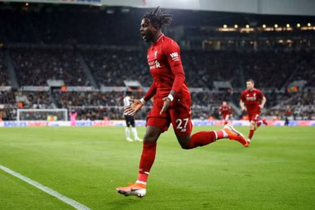 Liverpool tạm lên ngôi đầu