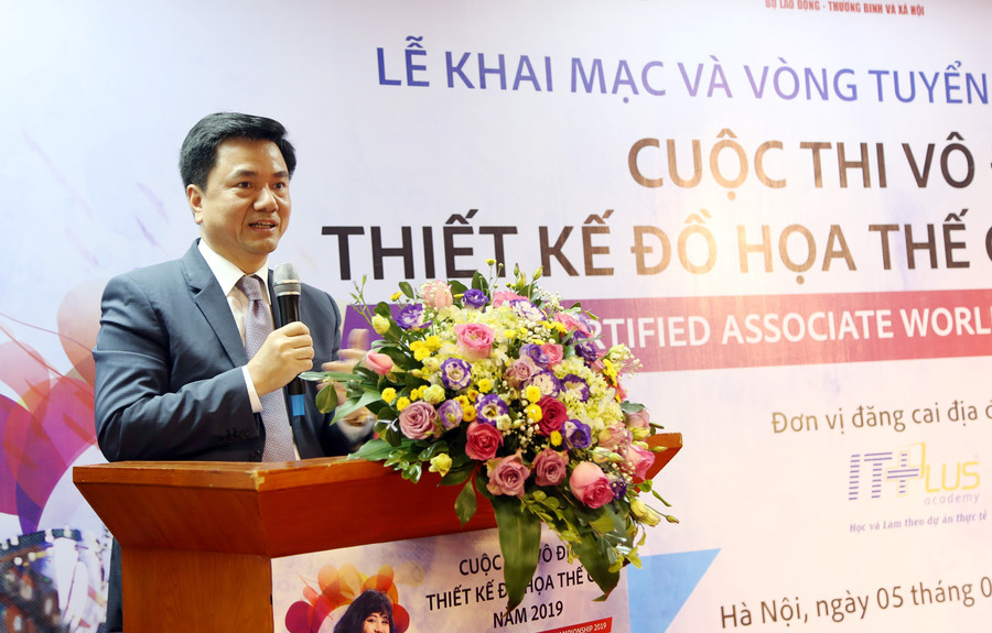 Ông Đoàn Hồng Nam - Chủ tịch IIG Việt Nam – Đồng Trưởng BTC cuộc thi phát biểu tại lễ khai mạc