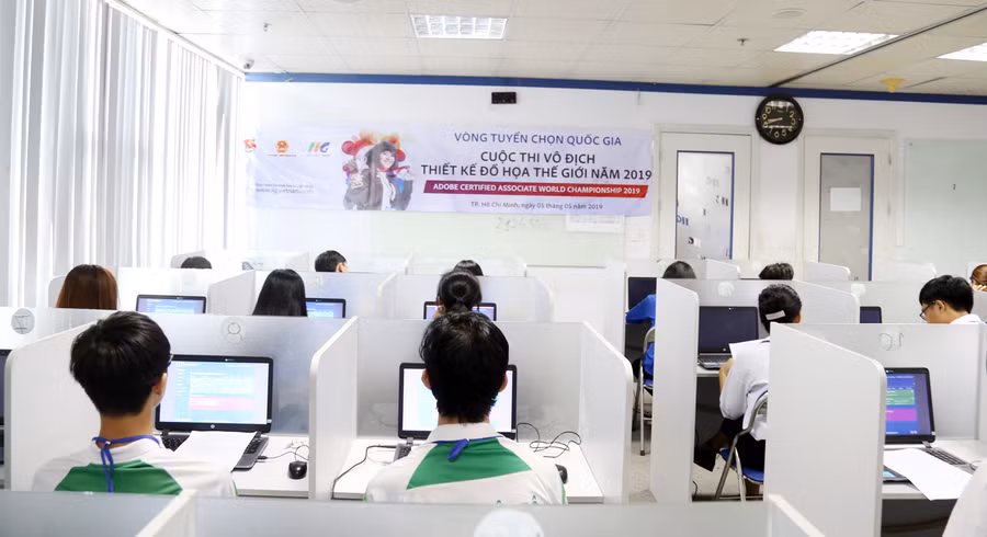 Các thí sinh tại cụm thi TP. HCM chuẩn bị làm bài thi