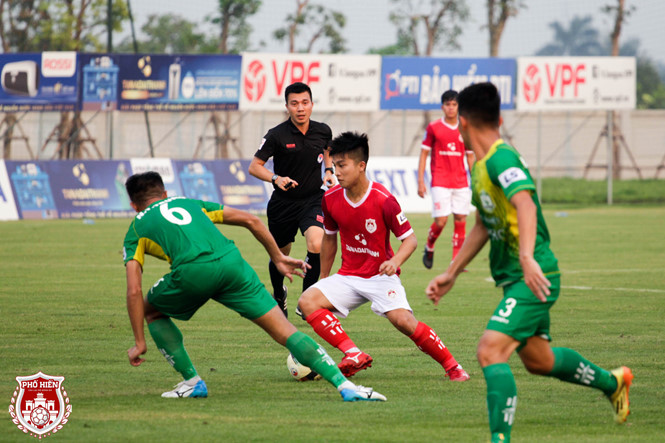 Martin Lô (giữa) đang trong tầm ngắm của HLV Park Hang-seo