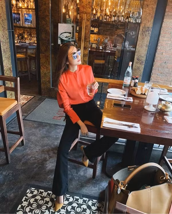 Mẹo chọn dáng quần tôn chân thon như sao Việt ảnh 2