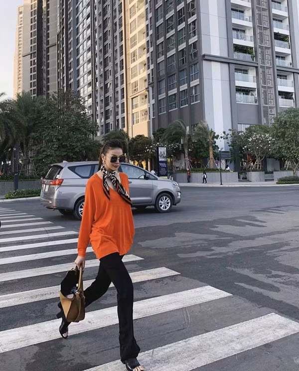 Mẹo chọn dáng quần tôn chân thon như sao Việt ảnh 1