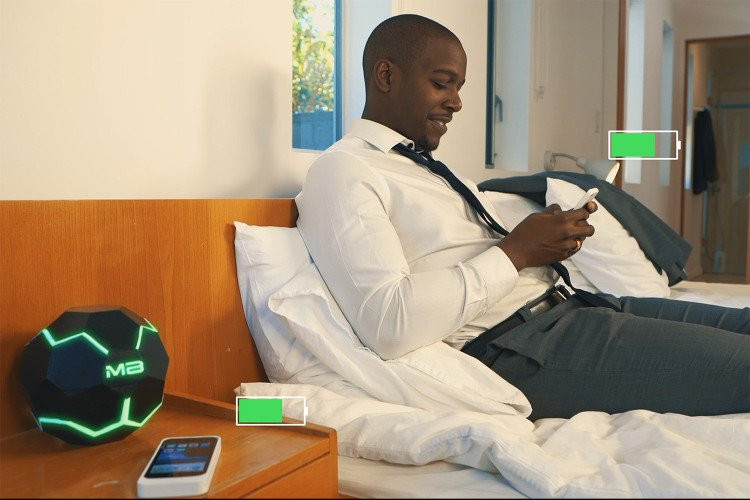 Thiết bị càng ở gần nguồn sạc thì năng lượng được truyền vào máy càng nhanh. Thiết bị càng ở gần nguồn sạc thì năng lượng được truyền vào máy càng nhanh.