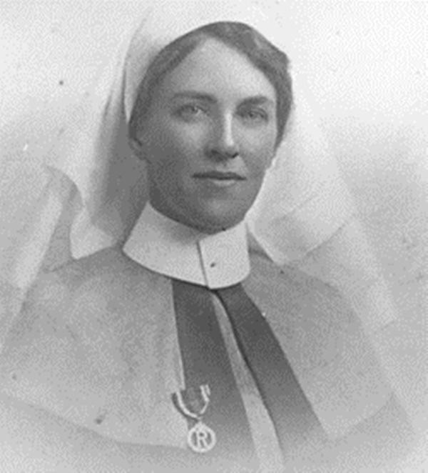 Khó tin người phụ nữ nghèo khó thì xinh đẹp, đến khi xấu xí bỗng dưng... giàu có ảnh 1 khi xinh dep thi ngheo kho, den khi xau xi lai bong choc giau co, khien bao nguoi to mo - 1