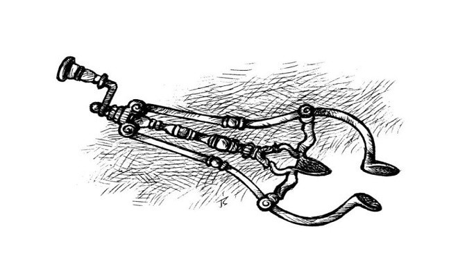 Phễu soi mỏ vịt: Phễu soi mỏ vịt được dùng để quan sát cơ quan sinh sản của phụ nữ. Vào thế kỷ 17, nó có hình giống lá xà lách lộn ngược. Khi một đầu được đưa vào trong âm đạo, bác sĩ sẽ xoay tay quay ở đầu kia để mở rộng đường sinh dục nhằm quan sát tốt hơn.