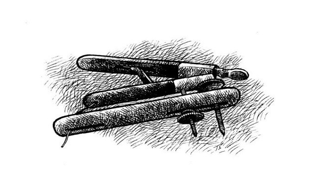 Dụng cụ thoát vị: Nhận ra cơ thể con người thường có thể tự phục hồi tốt hơn so với chữa trị, các bác sĩ sử dụng một dụng cụ đặc biệt để điều trị chứng thoát vị vào những năm 1850. Khi chữa những tổn thương của mô cơ, họ chèn dụng cụ thoát vị vào khu vực này. Dụng cụ được đặt vào mô cơ khoảng một tuần trong lúc chờ mô sẹo hình thành phía trên và phần thoát vị liền lại.