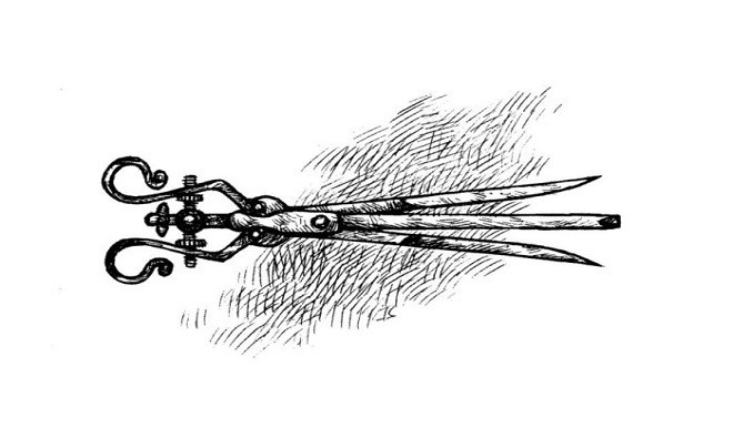 Dụng cụ lấy mũi tên: Vào thế kỷ 16, đối với những bệnh nhân bị trúng tên, các bác sĩ không rút mũi tên ra. Thay vào đó, họ kẹp trục mũi tên ở giữa của một dụng cụ loại bỏ tên có hình dáng giống cái kéo. Nhưng khác với kéo, các lưỡi sắc của dụng cụ quay ra ngoài. Các lưỡi dao này sẽ cắt vào da để đầu mũi tên có thể được lấy ra mà không gây nhiều tổn thương dưới da