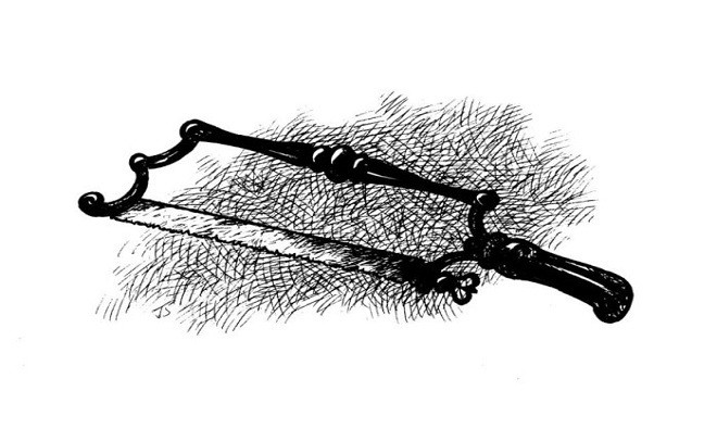 Cưa y tế: Từ thời kỳ chưa có kháng sinh đến nay, nhiễm trùng luôn là lý do chính để cưa bỏ các bộ phận cơ thể. Các bác sĩ thời trung cổ thường sử dụng lưỡi cưa có đường viền trang trí, rãnh và nhiều thiết kế khác. Tuy nhiên, kiểu lưỡi cưa này lại là nơi thuận lợi cho vi khuẩn sinh sôi.