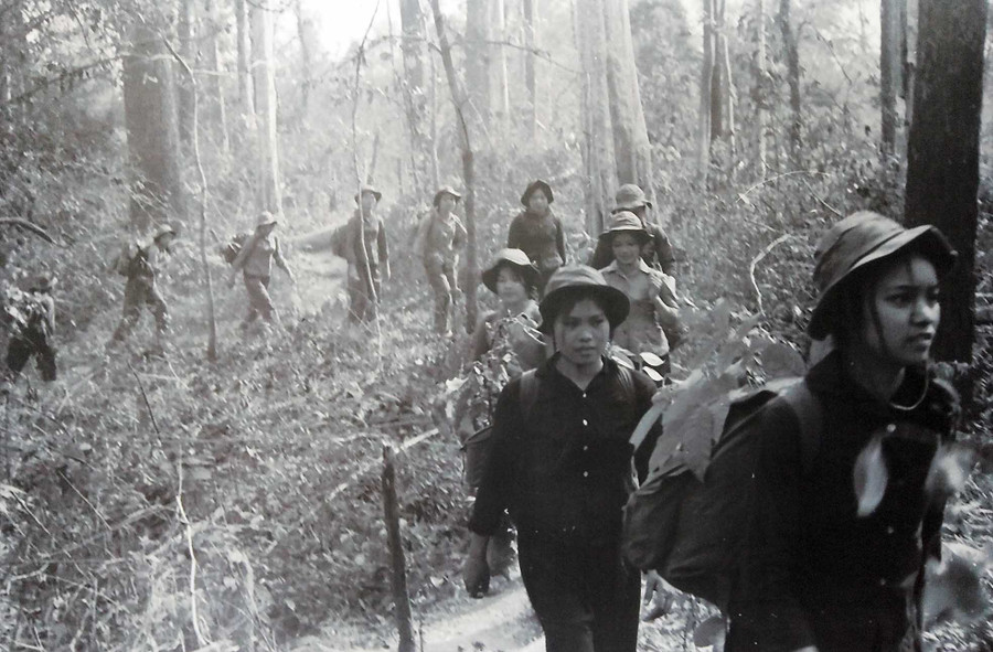 Thanh niên xung phong tỉnh Hà Nam hành quân vào Trường Sơn, năm 1972. Ảnh: Bảo tàng Đường Hồ Chí Minh Thanh niên xung phong tỉnh Hà Nam hành quân vào Trường Sơn, năm 1972. Ảnh: Bảo tàng Đường Hồ Chí Minh