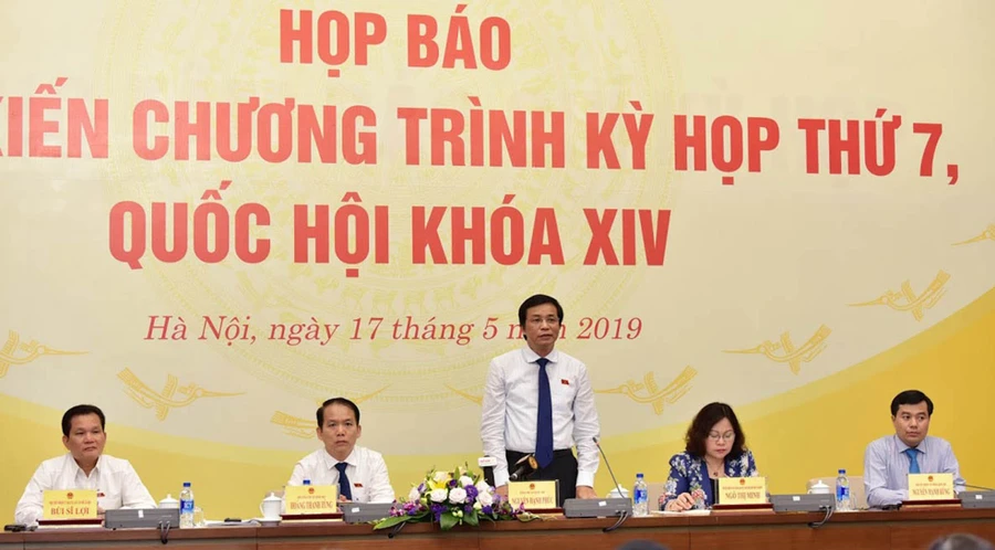 Tổng Thư ký Quốc hội, Chủ nhiệm Văn phòng Quốc hội Nguyễn Hạnh Phúc chủ trì buổi họp báo