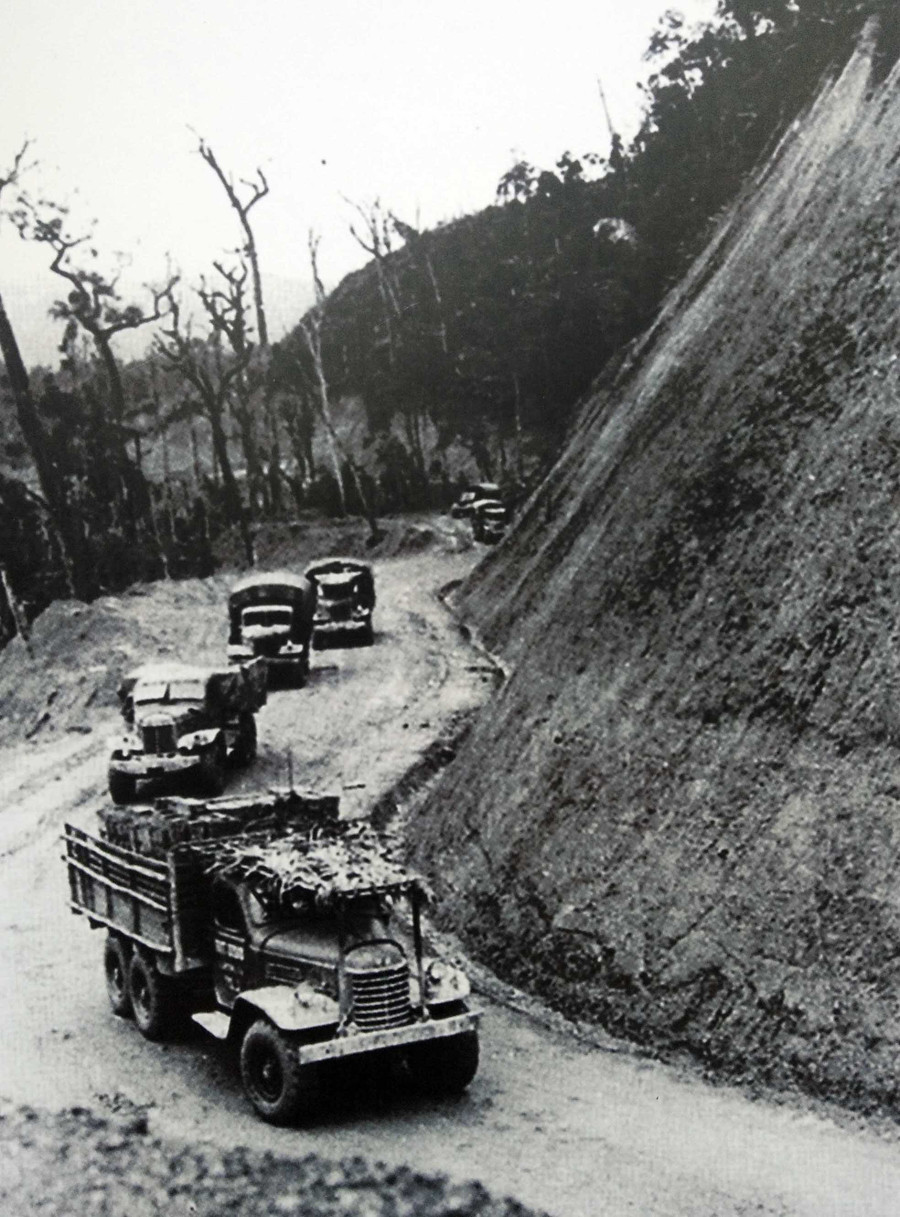 Lực lượng vận tải Trường Sơn vận chuyển cơ giới lớn, chuẩn bị cho chiến dịch Hồ Chí Minh năm 1974. Ảnh: Bảo tàng Đường Hồ Chí Minh Lực lượng vận tải Trường Sơn vận chuyển cơ giới lớn, chuẩn bị cho chiến dịch Hồ Chí Minh năm 1974. Ảnh: Bảo tàng Đường Hồ Chí Minh